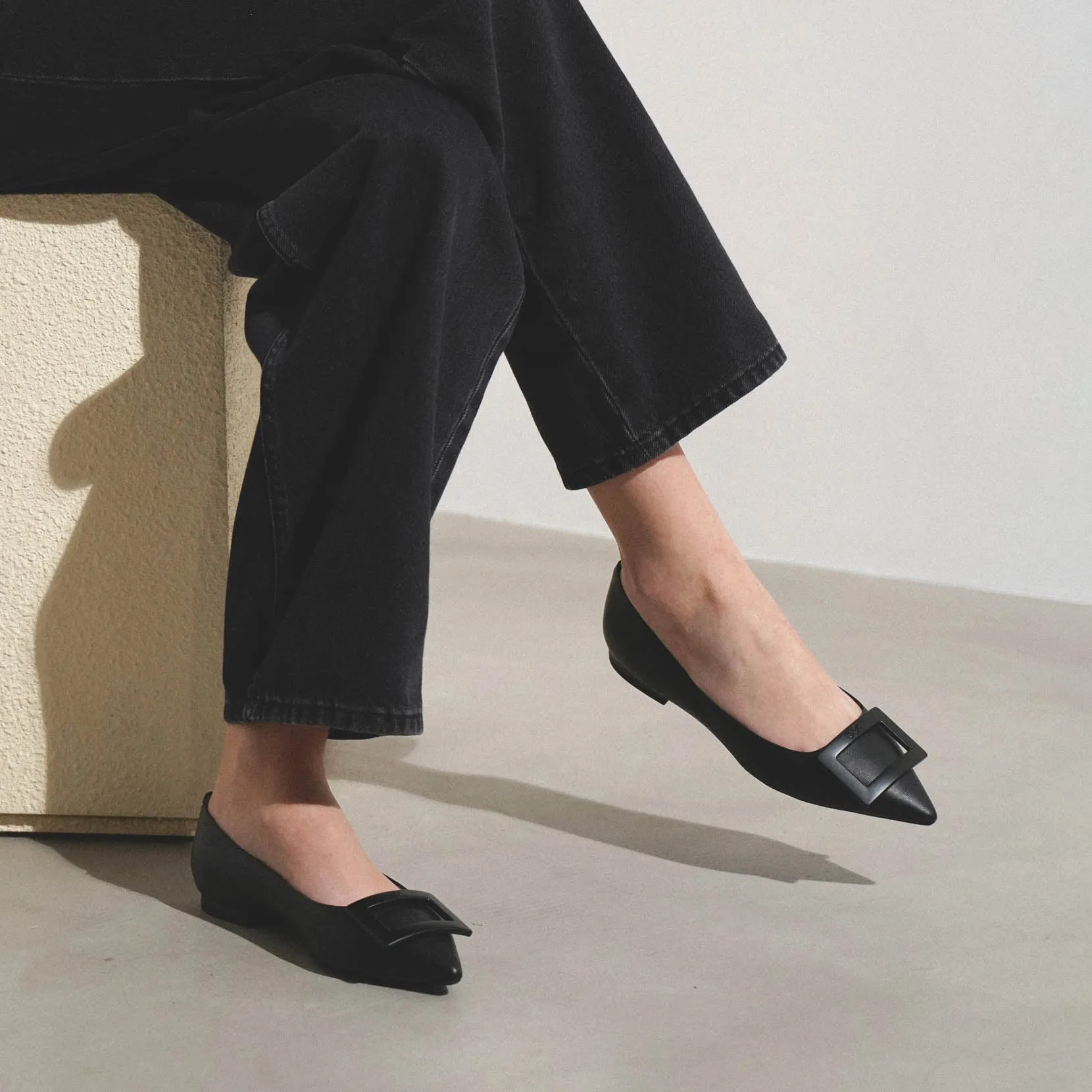 Gommettine black leather ballerinas